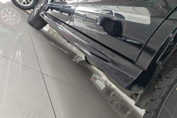 Used Haval H6 2013 Upgraded Model 1.5T Manual Two-Wheel Drive Elite Version Left Side Sill