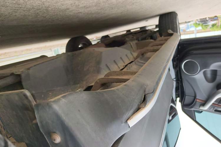 Used Haval H6 2013 Sports Edition 1.5T Manual Two-Wheel Drive Elite Model Left Side Sill