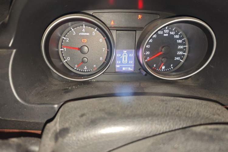 Used Haval H6 2013 Sport Edition 1.5T Manual Two-Wheel Drive Prestige Model Odometer Close Up