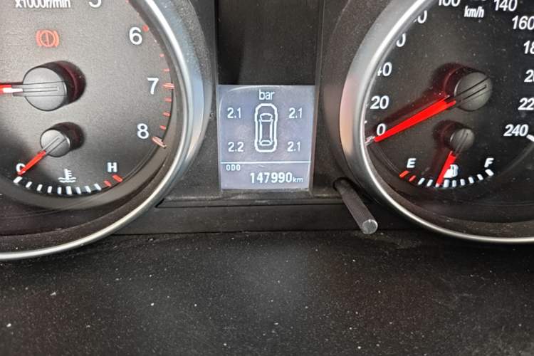 Used Haval H6 2013 Upgraded Model 1.5T Manual Two-Wheel Drive Elite Version Odometer Close Up