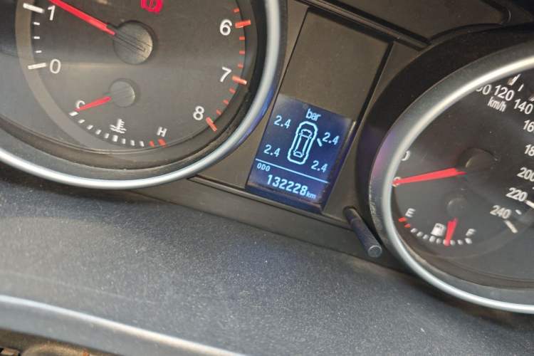 Used Haval H6 2013 Upgraded Model 1.5T Manual Two-Wheel Drive Elite Version Odometer Close Up