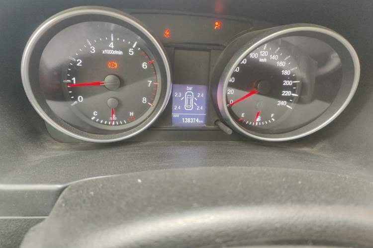 Used Haval H6 2013 Upgraded Model 1.5T Manual Two-Wheel Drive Elite Version Odometer Close Up