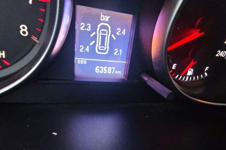 Used Haval H6 2013 Upgraded Model 1.5T Manual Two-Wheel Drive Prestige Version Odometer Close Up