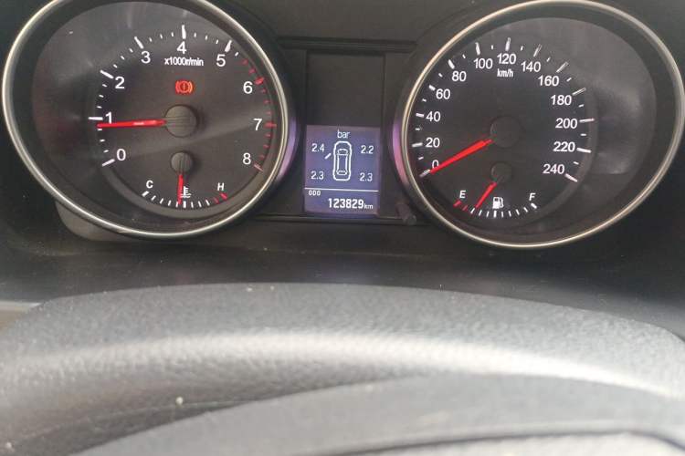 Used Haval H6 2013 Upgraded Model 1.5T Manual Two-Wheel Drive Prestige Version Odometer Close Up