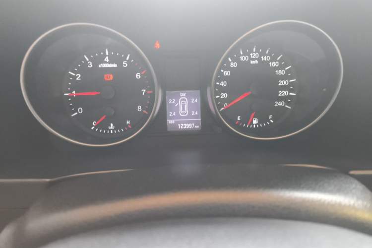 Used Haval H6 2013 Upgraded Model 1.5T Manual Two-Wheel Drive Elite Version Odometer Close Up
