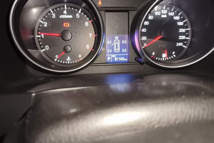 Used Haval H6 2013 Upgraded Model 2.4L Automatic Two-Wheel Drive Elite Version Odometer Close Up