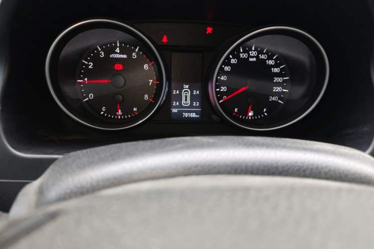 Used Haval H6 2013 Upgraded Model 1.5T Manual Two-Wheel Drive Elite Version Odometer Close Up