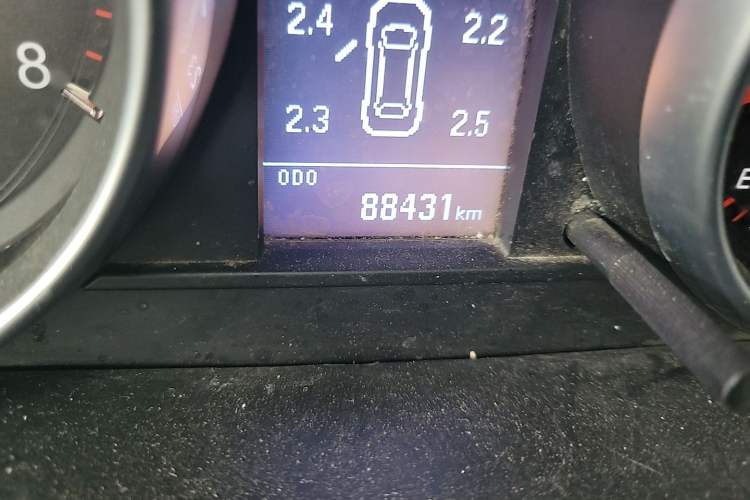 Used Haval H6 2013 Sports Edition 1.5T Manual Two-Wheel Drive Elite Model Odometer Close Up
