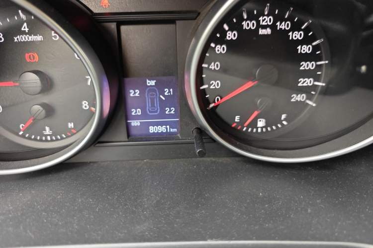 Used Haval H6 2013 Upgraded Model 1.5T Manual Two-Wheel Drive Elite Version Odometer Close Up
