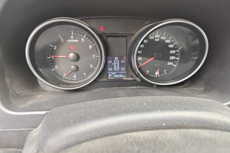 Used Haval H6 2013 Upgraded Model 2.4L Automatic Two-Wheel Drive Elite Version Odometer Close Up