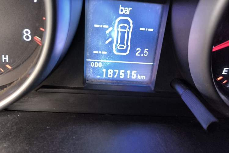 Used Haval H6 2013 Upgraded Model 1.5T Manual Two-Wheel Drive Elite Version Odometer Close Up