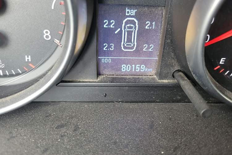Used Haval H6 2013 Upgraded Model 1.5T Manual Two-Wheel Drive Urban Version Odometer Close Up