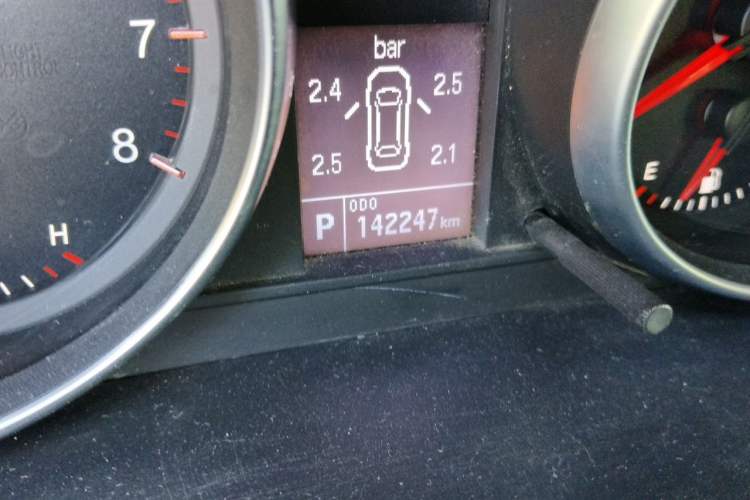 Used Haval H6 2013 Upgraded Model 2.4L Automatic Two-Wheel Drive Elite Version Odometer Close Up