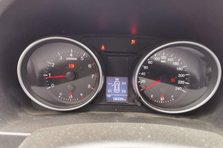 Used Haval H6 2013 Upgraded Model 1.5T Manual Two-Wheel Drive Elite Version Odometer Close Up