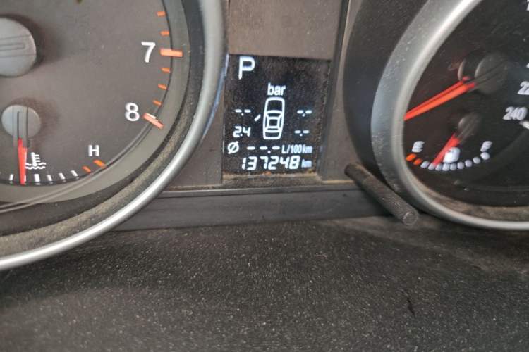 Used Haval H6 2013 Upgraded Model 2.4L Automatic Two-Wheel Drive Elite Version Odometer Close Up