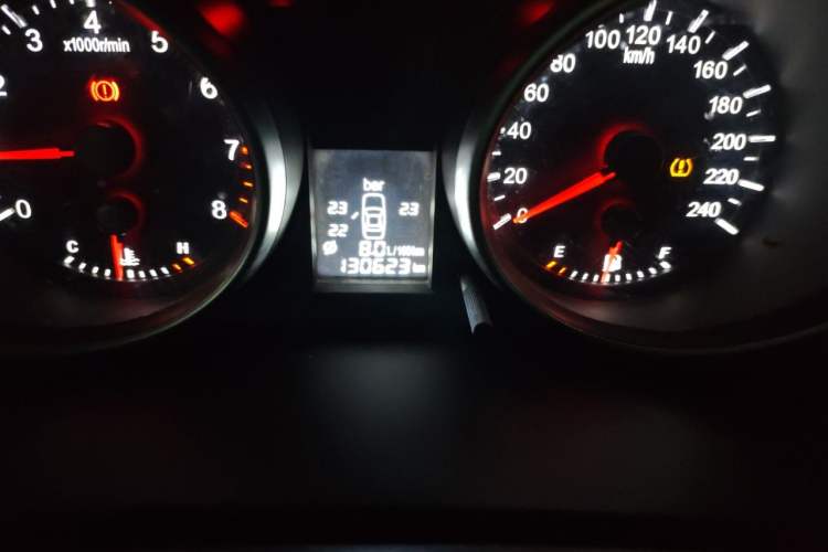 Used Haval H6 2013 Upgraded Model 1.5T Manual Two-Wheel Drive Elite Version Odometer Close Up