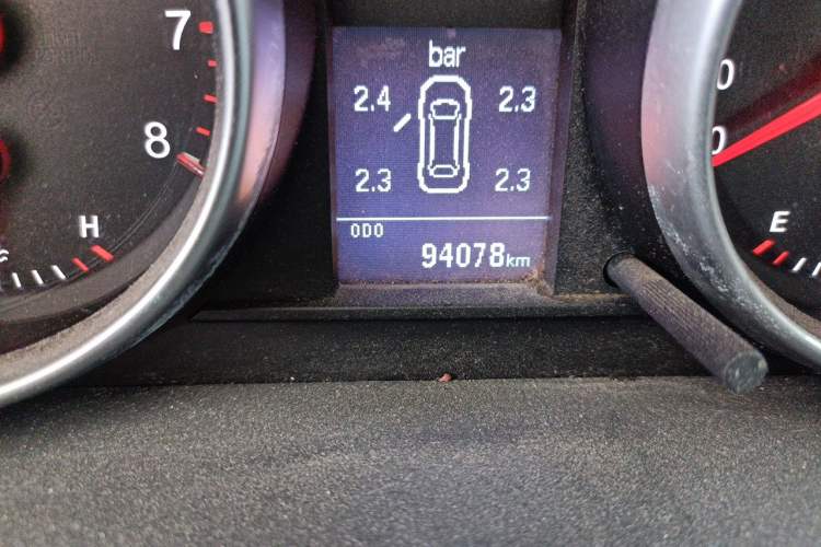 Used Haval H6 2013 Upgraded Model 1.5T Manual Two-Wheel Drive Elite Version Odometer Close Up