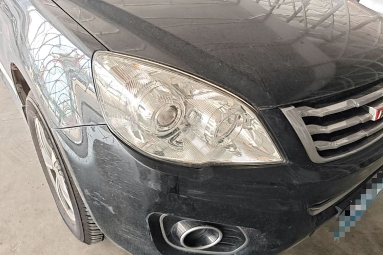 Used Haval H6 2013 Upgraded Model 1.5T Manual Two-Wheel Drive Elite Version Right Front Headlight