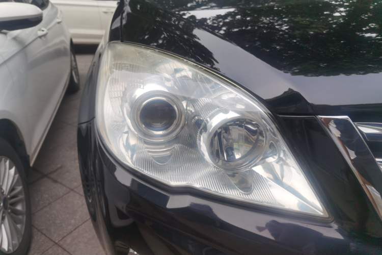 Used Haval H6 2013 Upgraded Model 1.5T Manual Two-Wheel Drive Elite Version Right Front Headlight