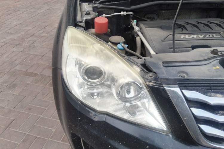 Used Haval H6 2013 Upgraded Model 1.5T Manual Two-Wheel Drive Elite Version Right Front Headlight