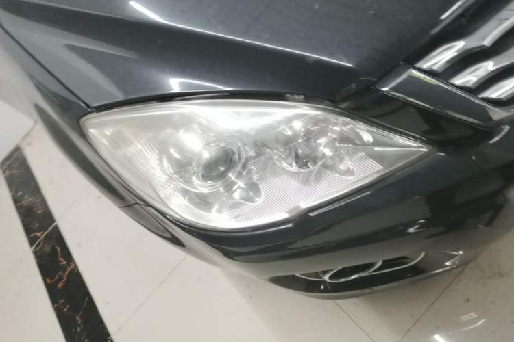 Used Haval H6 2013 Upgraded Model 2.4L Automatic Two-Wheel Drive Elite Version Right Front Headlight