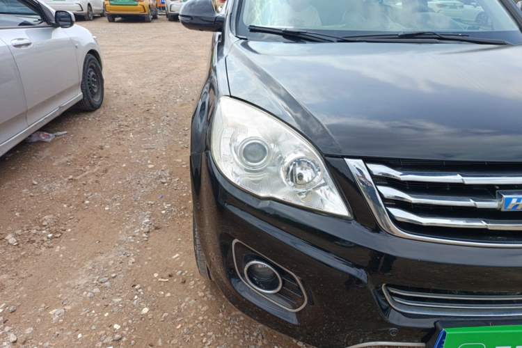 Used Haval H6 2013 Upgraded Model 2.4L Automatic Two-Wheel Drive Elite Version Right Front Headlight
