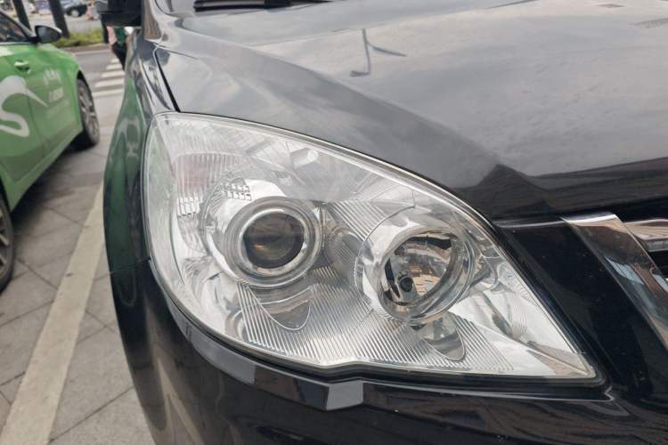 Used Haval H6 2013 Upgraded Model 1.5T Manual Two-Wheel Drive Elite Version Right Front Headlight