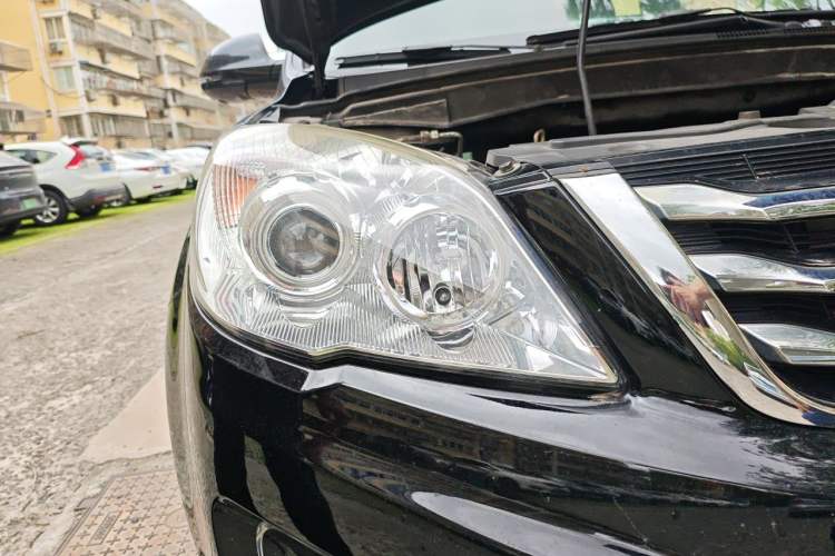 Used Haval H6 2013 Upgraded Model 2.4L Automatic Two-Wheel Drive Elite Version Right Front Headlight