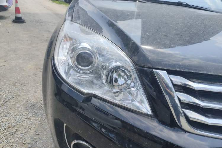 Used Haval H6 2013 Upgraded Model 1.5T Manual Two-Wheel Drive Elite Version Right Front Headlight