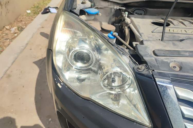 Used Haval H6 2013 Upgraded Model 1.5T Manual Two-Wheel Drive Urban Version Right Front Headlight
