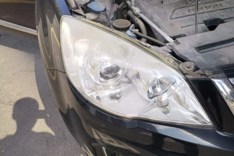 Used Haval H6 2013 Upgraded Model 1.5T Manual Two-Wheel Drive Elite Version Right Front Headlight