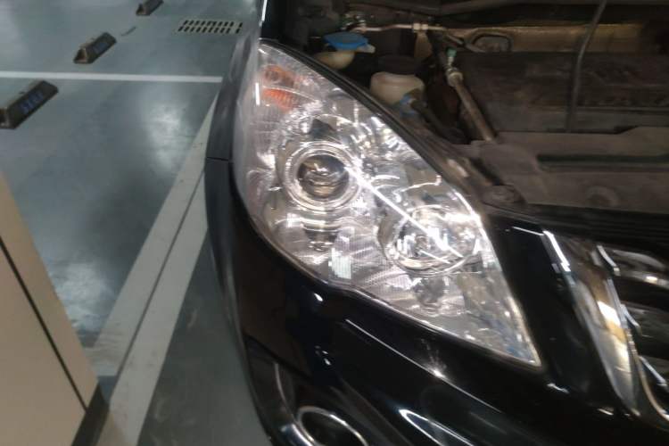 Used Haval H6 2013 Upgraded Model 1.5T Manual Two-Wheel Drive Elite Version Right Front Headlight
