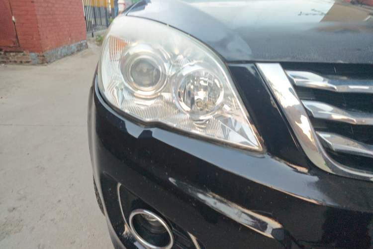 Used Haval H6 2013 Upgraded Model 1.5T Manual Two-Wheel Drive Elite Version Right Front Headlight