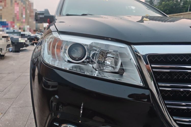Used Haval H6 2013 Upgraded Model 1.5T Manual Two-Wheel Drive Prestige Version Right Front Headlight