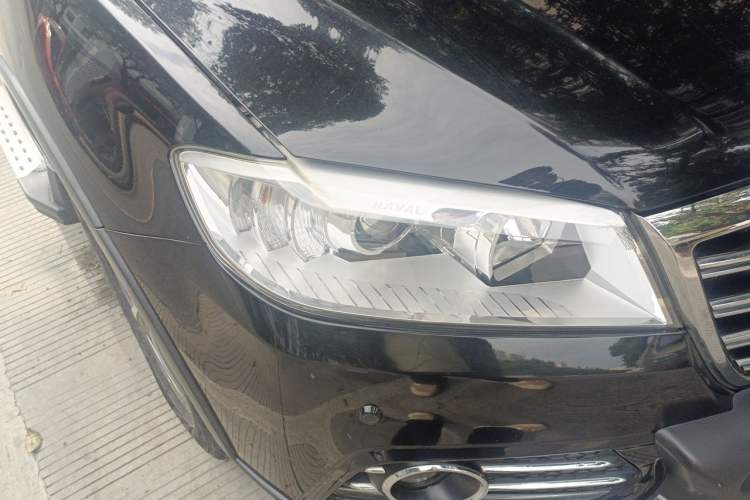 Used Haval H6 2013 Upgraded Model 1.5T Manual Two-Wheel Drive Prestige Version Right Front Headlight