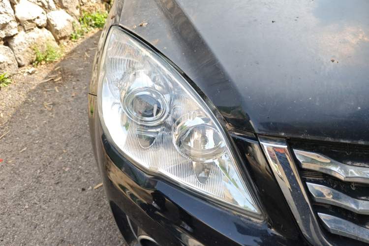 Used Haval H6 2013 Upgraded Model 2.4L Automatic Two-Wheel Drive Elite Version Right Front Headlight