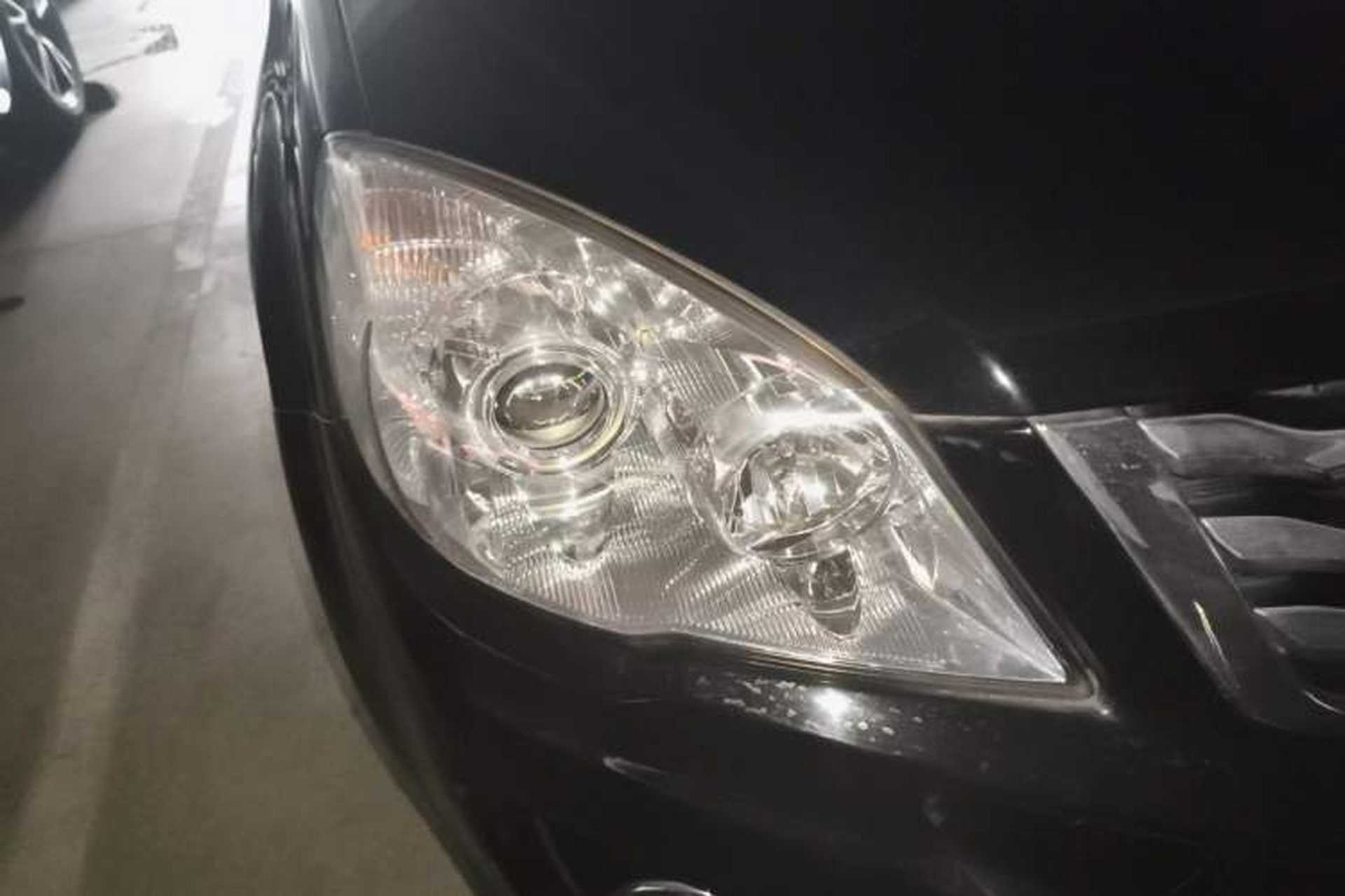 Used Haval H6 2013 Upgraded Model 2.4L Automatic Two-Wheel Drive Elite Version Right Front Headlight