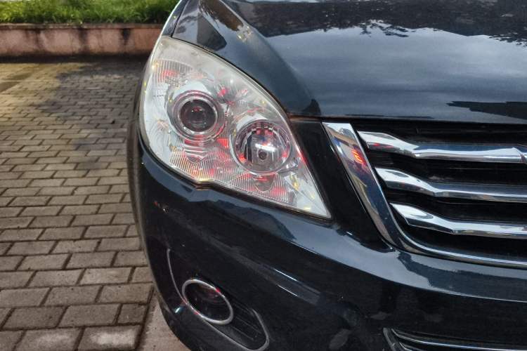 Used Haval H6 2013 Upgraded Model 1.5T Manual Two-Wheel Drive Elite Version Right Front Headlight