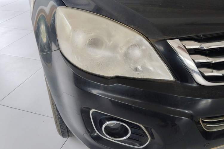 Used Haval H6 2013 Upgraded Model 1.5T Manual Two-Wheel Drive Elite Version Right Front Headlight