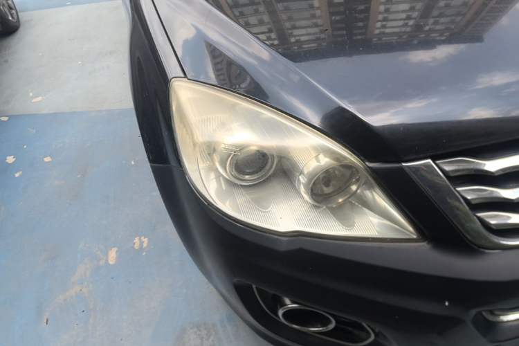 Used Haval H6 2013 Upgraded Model 1.5T Manual Two-Wheel Drive Elite Version Right Front Headlight