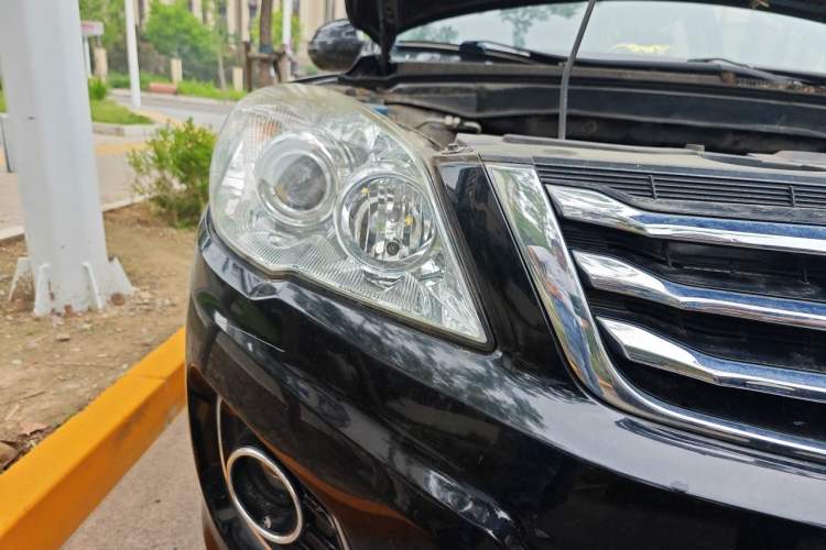Used Haval H6 2013 Upgraded Model 1.5T Manual Two-Wheel Drive Elite Version Right Front Headlight