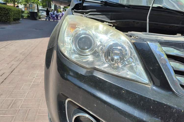 Used Haval H6 2013 Upgraded Model 1.5T Manual Two-Wheel Drive Elite Version Right Front Headlight