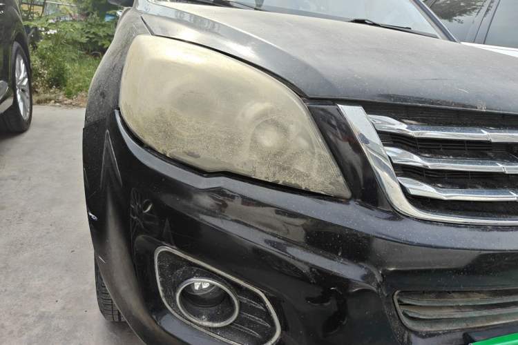 Used Haval H6 2013 Upgraded Model 2.4L Automatic Two-Wheel Drive Elite Version Right Front Headlight