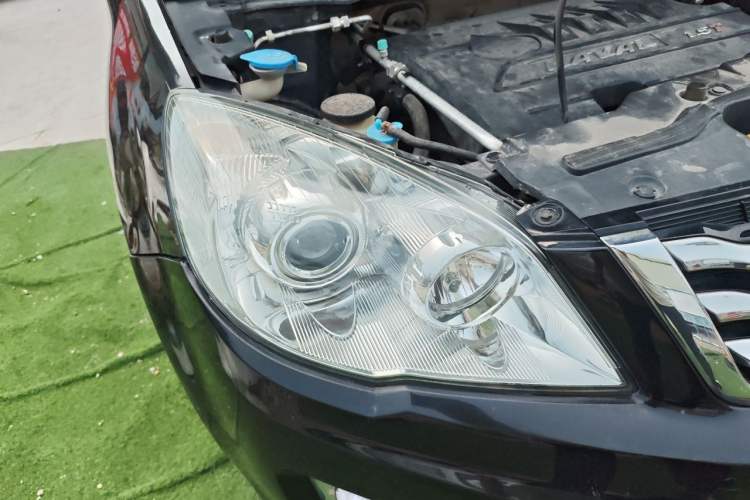 Used Haval H6 2013 Upgraded Model 1.5T Manual Two-Wheel Drive Elite Version Right Front Headlight