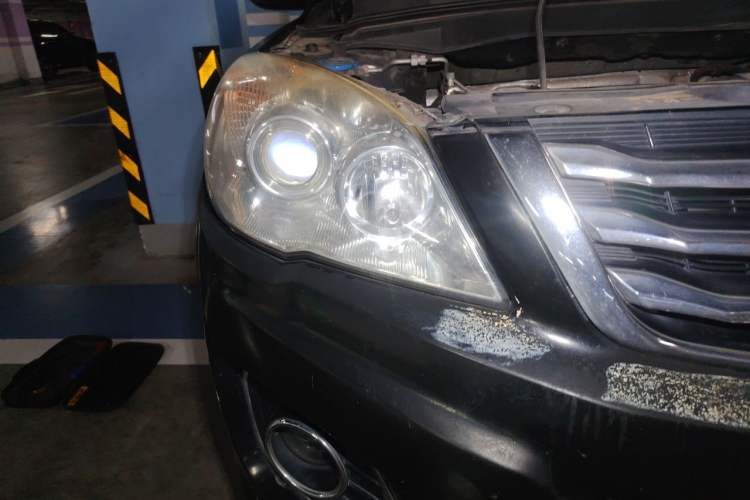 Used Haval H6 2013 Upgraded Model 1.5T Manual Two-Wheel Drive Elite Version Right Front Headlight