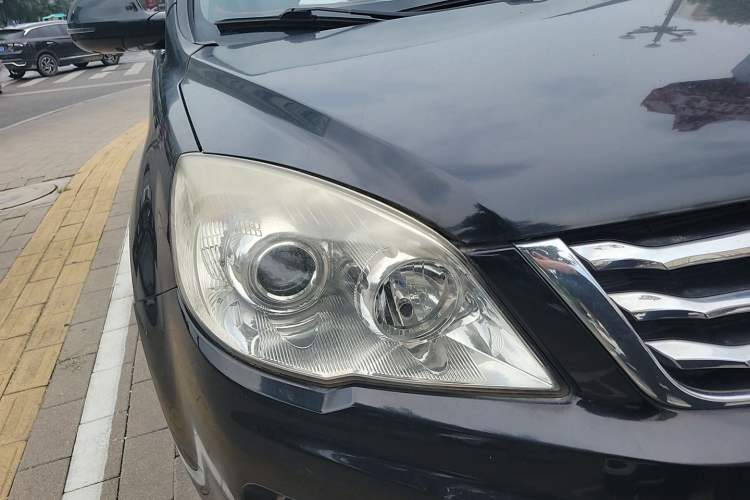 Used Haval H6 2013 Upgraded Model 1.5T Manual Two-Wheel Drive Urban Version Right Front Headlight