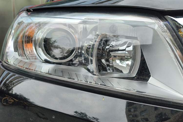 Used Haval H6 2013 Sports Edition 1.5T Manual Two-Wheel Drive Elite Model Right Front Headlight