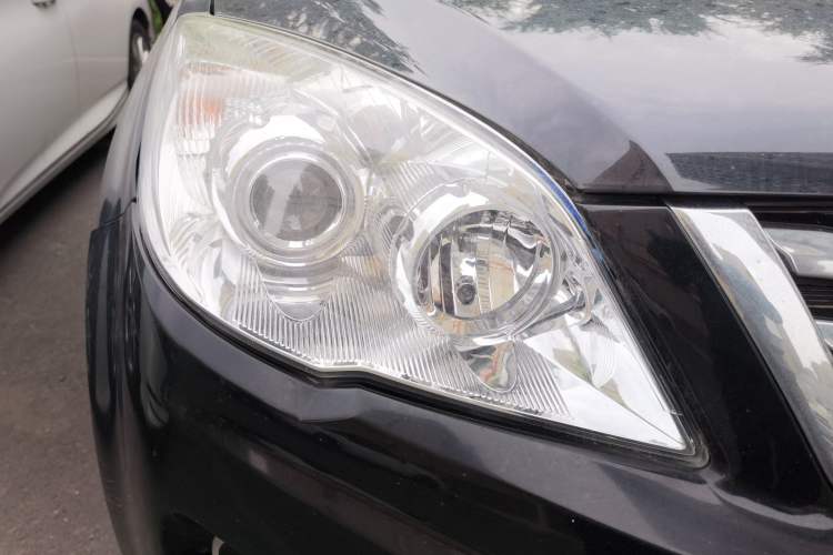 Used Haval H6 2013 Upgraded Model 1.5T Manual Two-Wheel Drive Elite Version Right Front Headlight