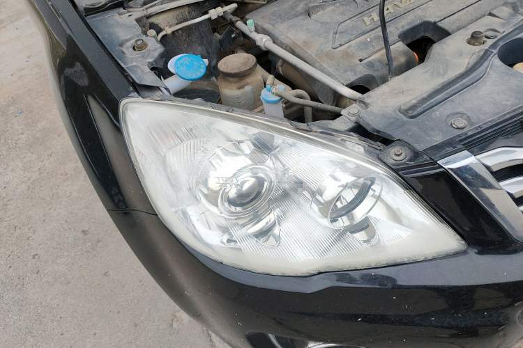 Used Haval H6 2013 Upgraded Model 1.5T Manual Two-Wheel Drive Urban Version Right Front Headlight