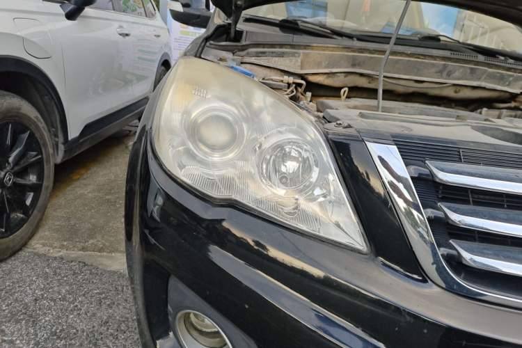 Used Haval H6 2013 Upgraded Model 2.4L Automatic Two-Wheel Drive Elite Version Right Front Headlight